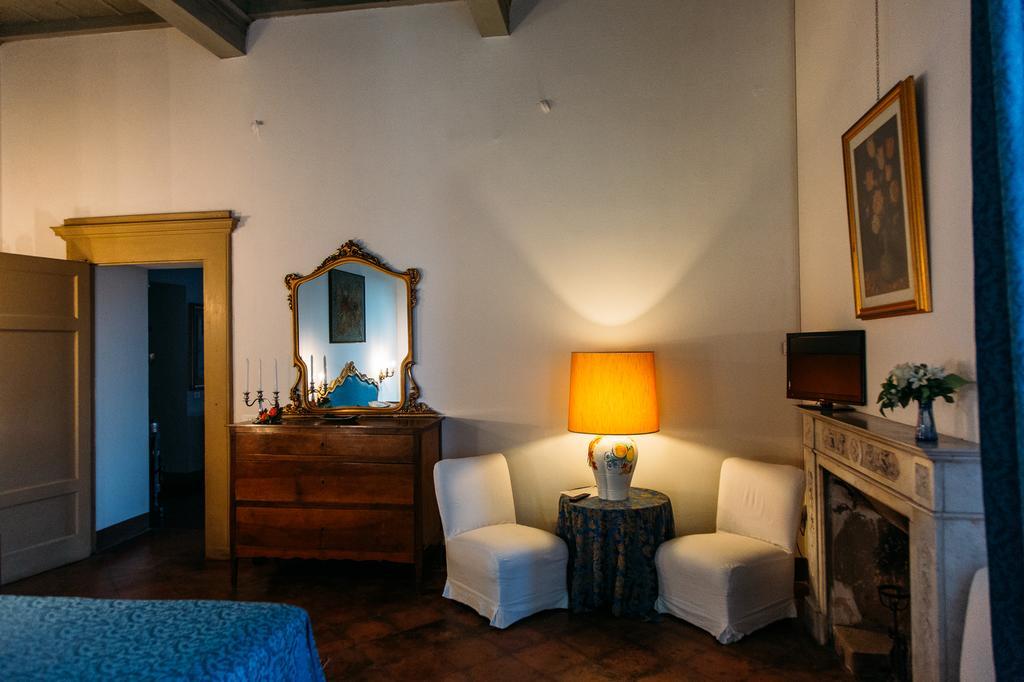 Bed and Breakfast Castello Del Capitano Delle Artiglierie Кастрокаро-Терме Номер фото