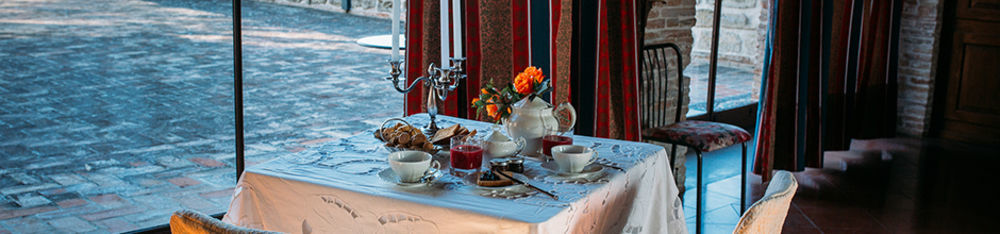 Bed and Breakfast Castello Del Capitano Delle Artiglierie Кастрокаро-Терме Экстерьер фото